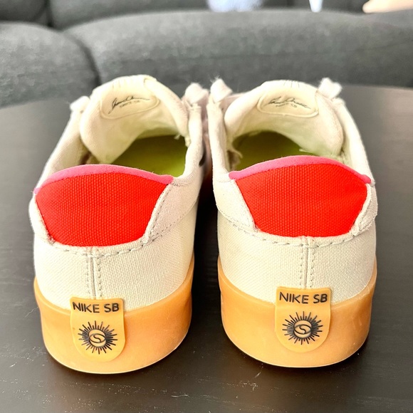 NIKE SB SHANE T Skate Shoes Summit White / Bright Crimson - Picture 4 of 5